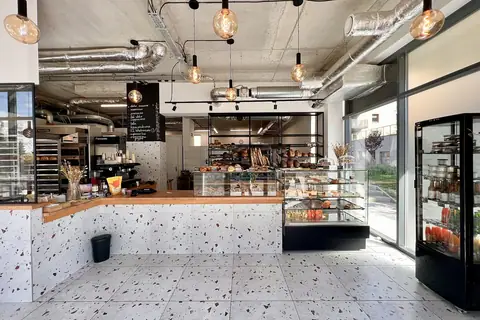 Liza's fine foods & cakes photo 4